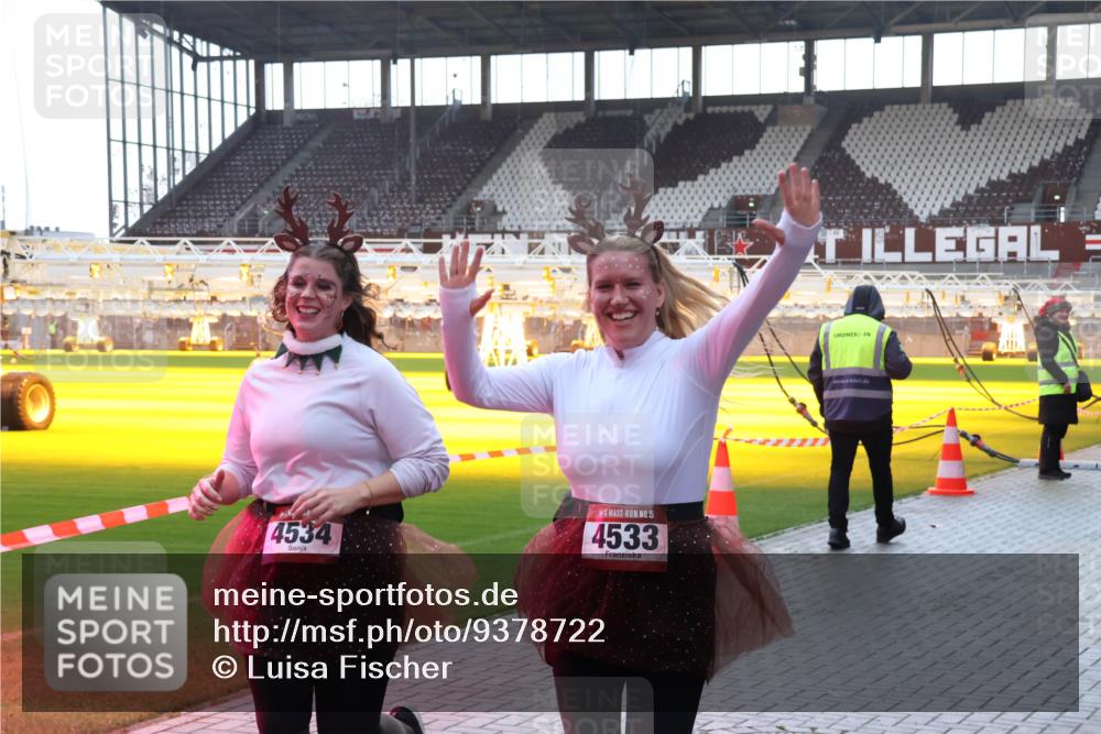 07.12.2025 - St. Pauli X-Mass-Run No. 15 Luisa Fischer http://msf.ph/oto/9378722 07.12.2025 10:30:41 Ziel 4534, 15, 4533, 10, 423, 426, 1090, 1091, 1696, 2369, 2910, 4533, 4534, 4546 meine-sportfotos.de