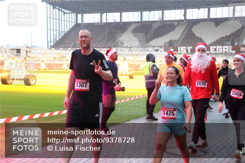 07.12.2025 - St. Pauli X-Mass-Run No. 15 Luisa Fischer http://msf.ph/oto/9378728 07.12.2025 10:05:18 Ziel 15, 1307, 389, 15, 1425, 2570, 21, 5, 2569, 202, 210, 292, 699, 713, 1217, 1522, 1701, 1871, 1973, 1991, 2168, 2249, 2569, 2570, 2856, 2866, 3307, 3311, 3477, 3894, 3911, 4080, 4553, 4557, 4673 meine-sportfotos.de