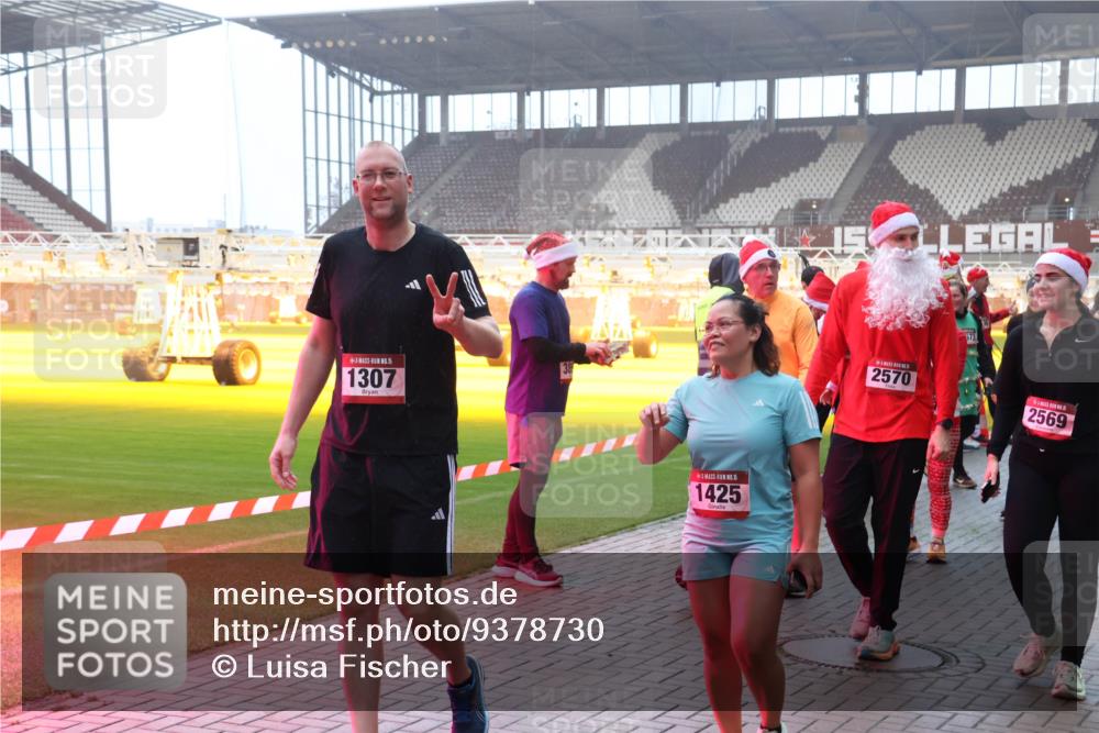 07.12.2025 - St. Pauli X-Mass-Run No. 15 Luisa Fischer http://msf.ph/oto/9378730 07.12.2025 10:05:18 Ziel 15, 1307, 15, 1425, 2570, 2569, 202, 210, 292, 699, 713, 1217, 1522, 1701, 1871, 1973, 1991, 2168, 2249, 2569, 2570, 2856, 2866, 3307, 3311, 3477, 3894, 3911, 4080, 4553, 4557, 4673 meine-sportfotos.de
