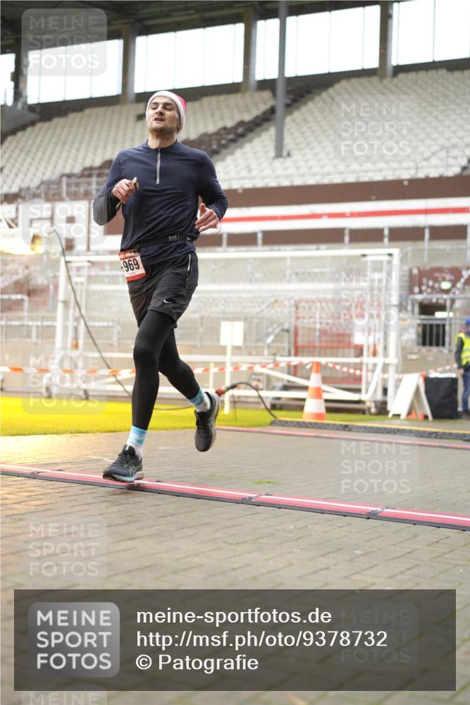 07.12.2025 - St. Pauli X-Mass-Run No. 15 Patografie http://msf.ph/oto/9378732 07.12.2025 10:11:10 Ziel 1935, 1969, 3815 meine-sportfotos.de