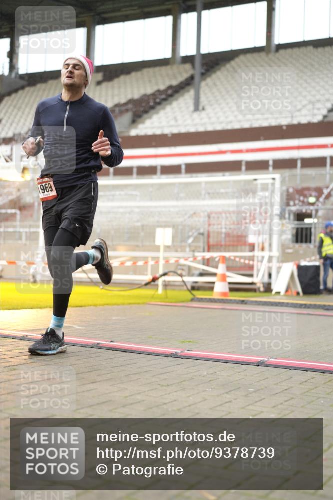 07.12.2025 - St. Pauli X-Mass-Run No. 15 Patografie http://msf.ph/oto/9378739 07.12.2025 10:11:11 Ziel 1969, 3354, 3815, 4499, 4525 meine-sportfotos.de