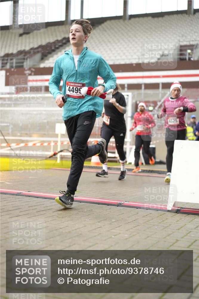 07.12.2025 - St. Pauli X-Mass-Run No. 15 Patografie http://msf.ph/oto/9378746 07.12.2025 10:11:15 Ziel 1969, 3354, 3815, 4499, 4525, 4659, 4661 meine-sportfotos.de