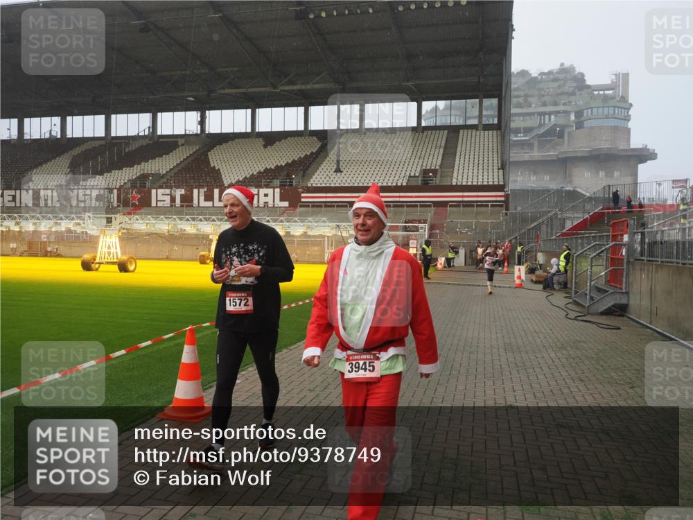 07.12.2025 - St. Pauli X-Mass-Run No. 15 Fabian Wolf http://msf.ph/oto/9378749 07.12.2025 10:07:12 Ziel 421, 792, 1572, 2983, 3414, 3945, 4354 meine-sportfotos.de