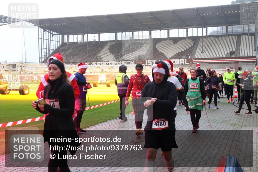 07.12.2025 - St. Pauli X-Mass-Run No. 15 Luisa Fischer http://msf.ph/oto/9378763 07.12.2025 10:05:27 Ziel 0, 1, 38, 468, 4673, 4080, 4553, 1522, 4557, 3911, 114, 202, 210, 292, 699, 713, 1121, 1217, 1481, 1661, 1701, 1761, 1973, 1991, 2168, 2249, 2569, 2570, 2856, 2866, 3186, 3307, 3311, 3477, 3894, 3911, 4036, 4080, 4553, 4557 meine-sportfotos.de