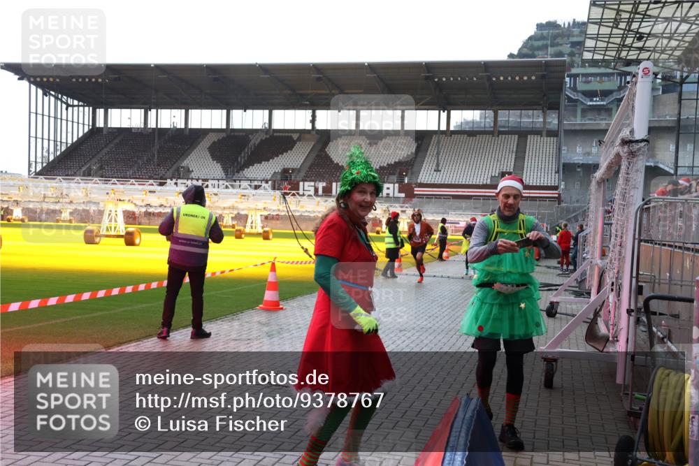 07.12.2025 - St. Pauli X-Mass-Run No. 15 Luisa Fischer http://msf.ph/oto/9378767 07.12.2025 10:30:57 Ziel 594, 601, 608, 1696, 1698, 1700, 2369, 2537, 2910, 3936, 3940, 3982, 3986, 4845, 4847 meine-sportfotos.de