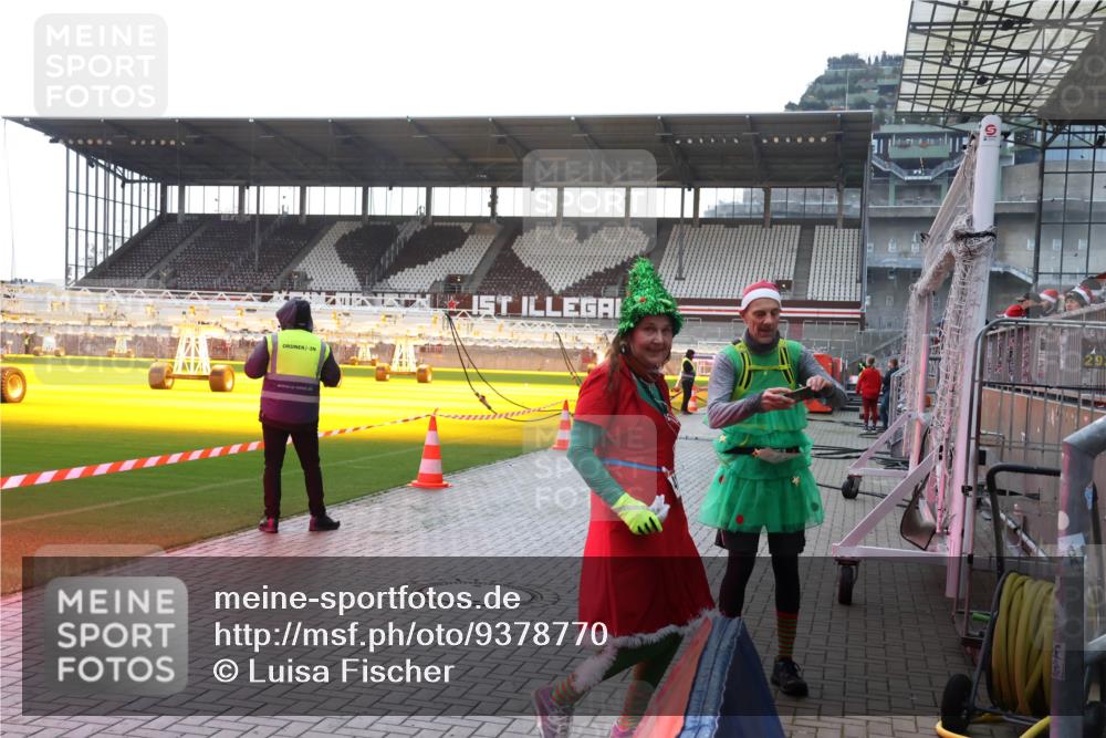 07.12.2025 - St. Pauli X-Mass-Run No. 15 Luisa Fischer http://msf.ph/oto/9378770 07.12.2025 10:30:57 Ziel 594, 601, 608, 1696, 1698, 1700, 2369, 2537, 2910, 3936, 3940, 3982, 3986, 4845, 4847 meine-sportfotos.de