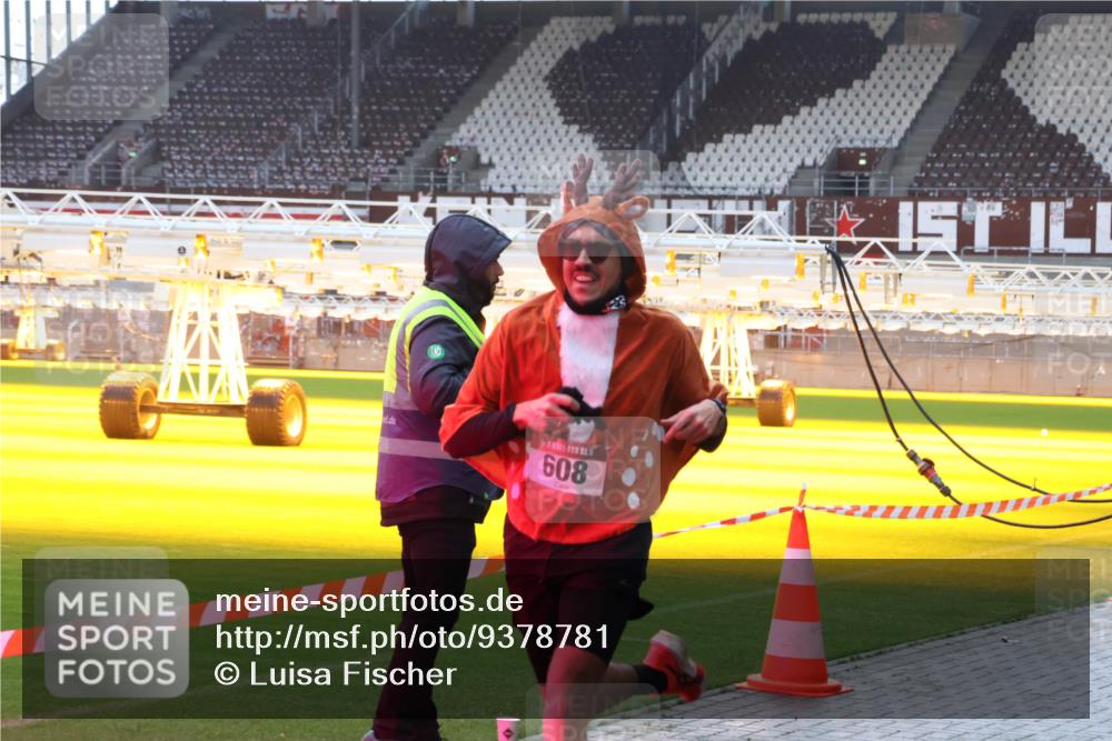 07.12.2025 - St. Pauli X-Mass-Run No. 15 Luisa Fischer http://msf.ph/oto/9378781 07.12.2025 10:31:00 Ziel 15, 608, 594, 601, 608, 1696, 1698, 1700, 2537, 2910, 3936, 3940, 3982, 3986, 4845, 4847 meine-sportfotos.de