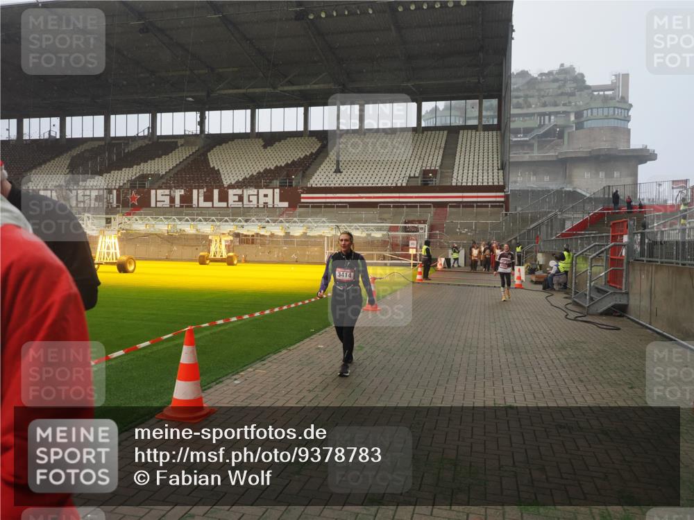 07.12.2025 - St. Pauli X-Mass-Run No. 15 Fabian Wolf http://msf.ph/oto/9378783 07.12.2025 10:07:13 Ziel 421, 792, 1572, 2983, 3414, 3945, 4354 meine-sportfotos.de