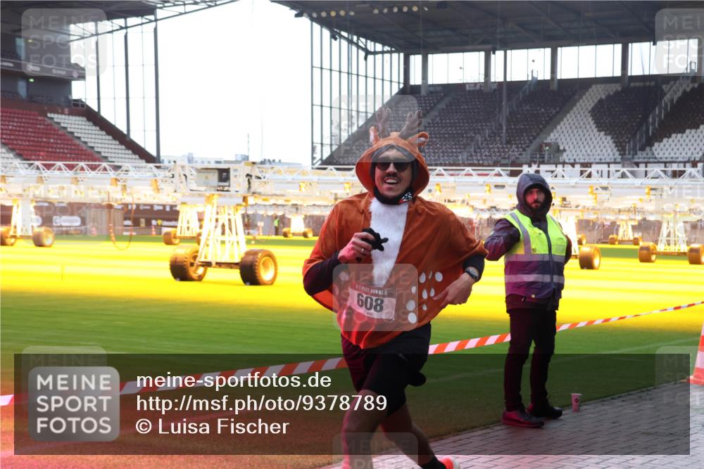 07.12.2025 - St. Pauli X-Mass-Run No. 15 Luisa Fischer http://msf.ph/oto/9378789 07.12.2025 10:31:01 Ziel 15, 608, 594, 601, 608, 1696, 1698, 1700, 2537, 2910, 3936, 3940, 3982, 3986, 4845, 4847 meine-sportfotos.de
