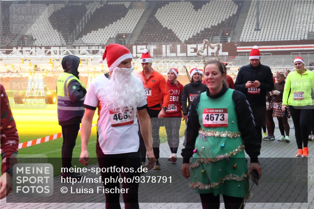 07.12.2025 - St. Pauli X-Mass-Run No. 15 Luisa Fischer http://msf.ph/oto/9378791 07.12.2025 10:05:30 Ziel 4660, 51, 33, 8340, 4673, 3337, 1522, 114, 202, 210, 292, 543, 668, 699, 713, 950, 1121, 1217, 1481, 1661, 1761, 1973, 1991, 2168, 2249, 2570, 2856, 2866, 3186, 3307, 3311, 3386, 3894, 4036, 4080, 4553, 4557 meine-sportfotos.de