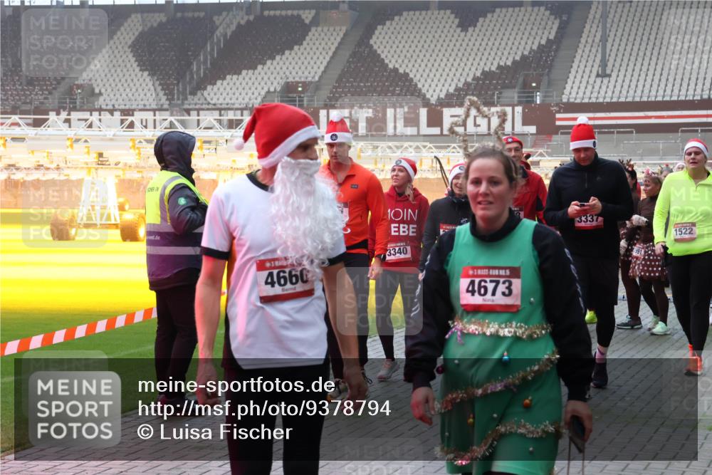 07.12.2025 - St. Pauli X-Mass-Run No. 15 Luisa Fischer http://msf.ph/oto/9378794 07.12.2025 10:05:30 Ziel 4660, 10, 3340, 4673, 3337, 1522, 114, 202, 210, 292, 543, 668, 699, 713, 950, 1121, 1217, 1481, 1661, 1761, 1973, 1991, 2168, 2249, 2570, 2856, 2866, 3186, 3307, 3311, 3386, 3894, 4036, 4080, 4553, 4557 meine-sportfotos.de