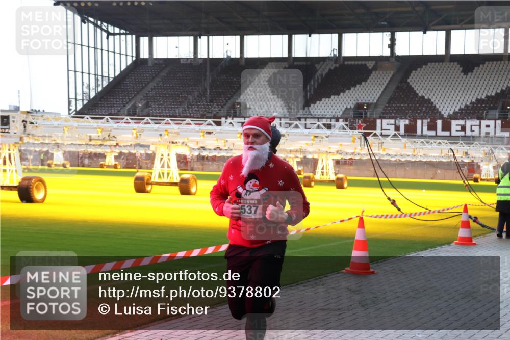 07.12.2025 - St. Pauli X-Mass-Run No. 15 Luisa Fischer http://msf.ph/oto/9378802 07.12.2025 10:31:04 Ziel 15, 537, 594, 601, 608, 1696, 1698, 1700, 2537, 2910, 3936, 3940, 3982, 3986, 4464, 4845, 4847 meine-sportfotos.de