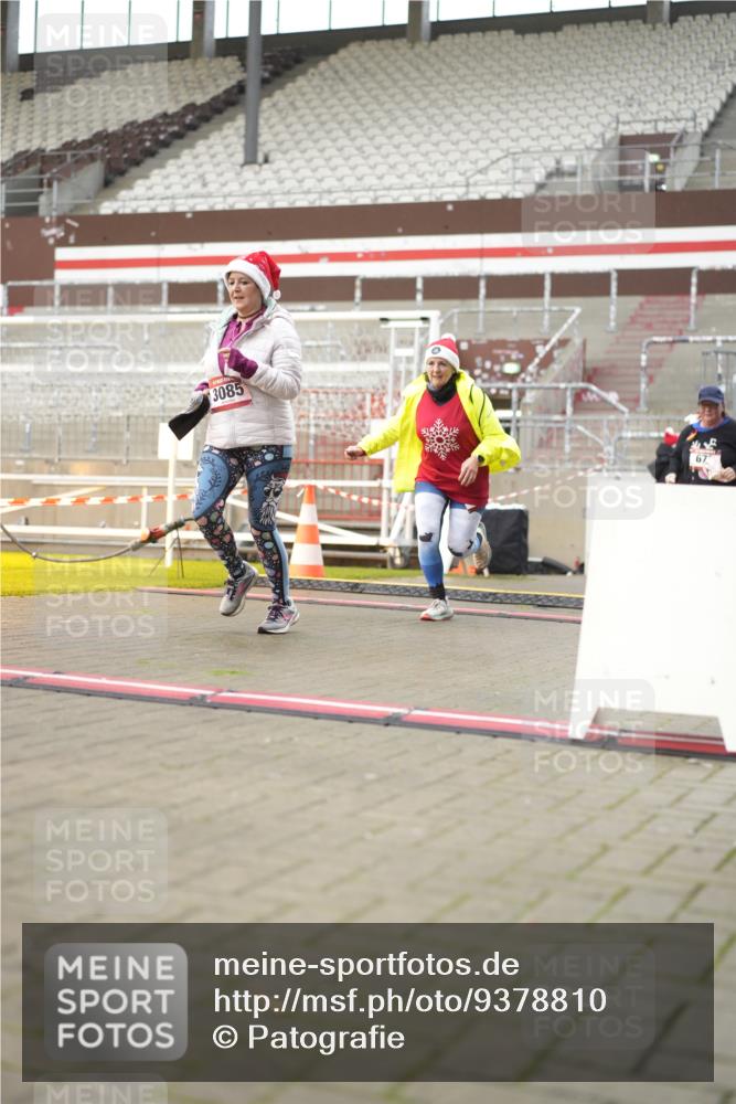 07.12.2025 - St. Pauli X-Mass-Run No. 15 Patografie http://msf.ph/oto/9378810 07.12.2025 10:11:31 Ziel 670, 2909, 3085, 3354, 3909, 4499, 4525, 4659, 4661, 4662 meine-sportfotos.de