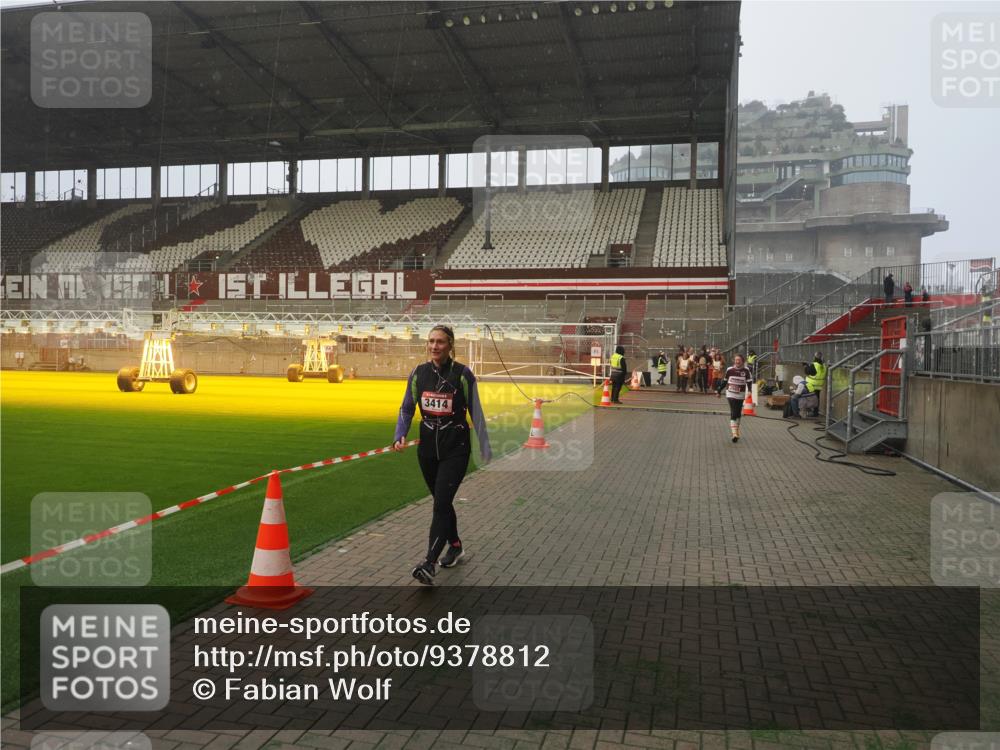 07.12.2025 - St. Pauli X-Mass-Run No. 15 Fabian Wolf http://msf.ph/oto/9378812 07.12.2025 10:07:14 Ziel 421, 792, 1572, 2983, 3414, 3945, 4354 meine-sportfotos.de
