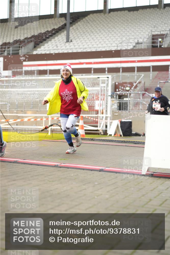07.12.2025 - St. Pauli X-Mass-Run No. 15 Patografie http://msf.ph/oto/9378831 07.12.2025 10:11:32 Ziel 670, 2909, 3085, 3909, 4659, 4661, 4662 meine-sportfotos.de