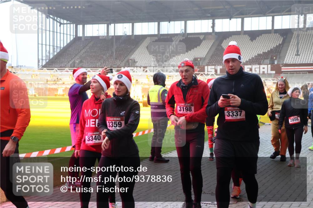 07.12.2025 - St. Pauli X-Mass-Run No. 15 Luisa Fischer http://msf.ph/oto/9378836 07.12.2025 10:05:37 Ziel 15, 3359, 15, 3340, 3198, 3337, 2856, 114, 202, 210, 292, 543, 668, 699, 950, 1121, 1217, 1316, 1374, 1481, 1661, 1761, 1973, 1991, 2168, 2249, 2856, 2866, 3186, 3307, 3311, 3386, 4036, 4080, 4553, 4556, 4557, 4558 meine-sportfotos.de