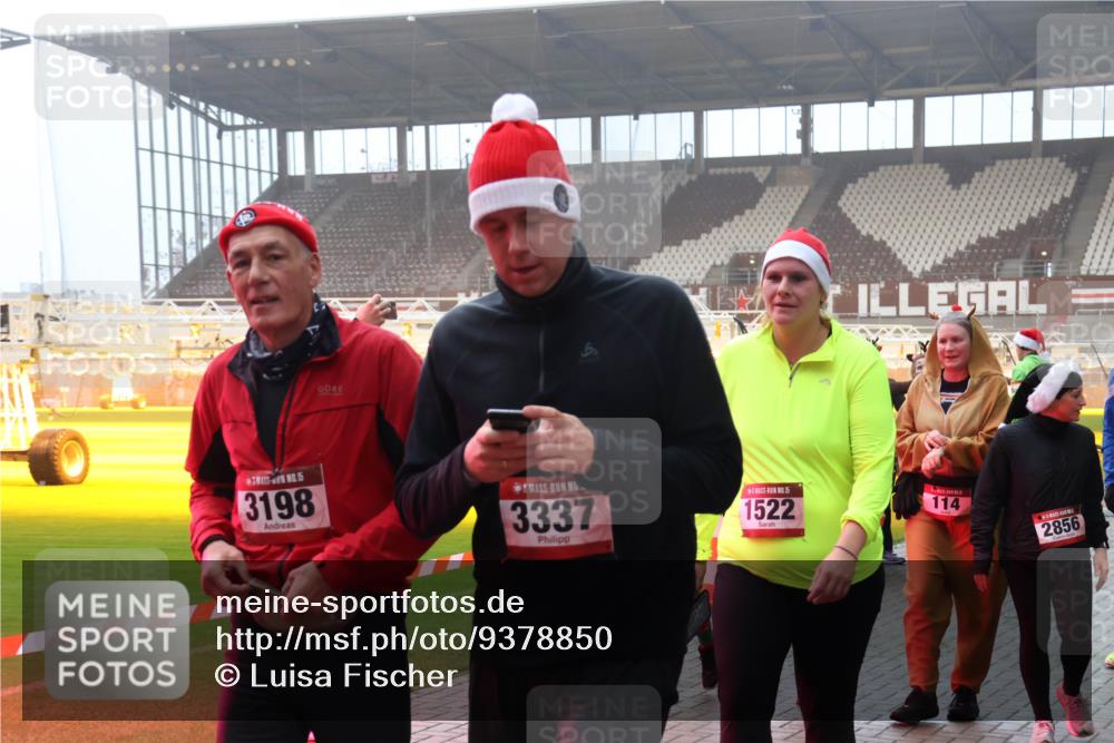 07.12.2025 - St. Pauli X-Mass-Run No. 15 Luisa Fischer http://msf.ph/oto/9378850 07.12.2025 10:05:39 Ziel 15, 3198, 3337, 15, 1522, 114, 2856, 114, 202, 210, 292, 543, 668, 699, 950, 1121, 1217, 1316, 1374, 1481, 1661, 1761, 1973, 1991, 2168, 2249, 2856, 2866, 3186, 3307, 3311, 3386, 4036, 4556, 4558 meine-sportfotos.de