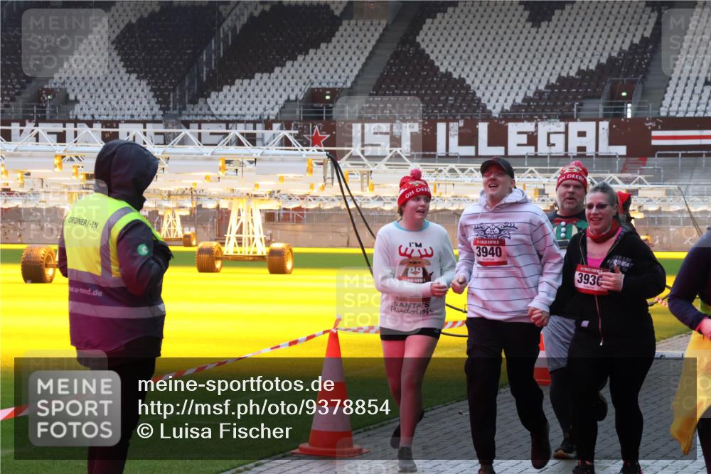 07.12.2025 - St. Pauli X-Mass-Run No. 15 Luisa Fischer http://msf.ph/oto/9378854 07.12.2025 10:31:14 Ziel 33, 1015, 3940, 3936, 594, 601, 608, 1015, 1075, 1698, 1700, 2537, 2910, 3936, 3940, 3982, 3986, 4464, 4845, 4847 meine-sportfotos.de