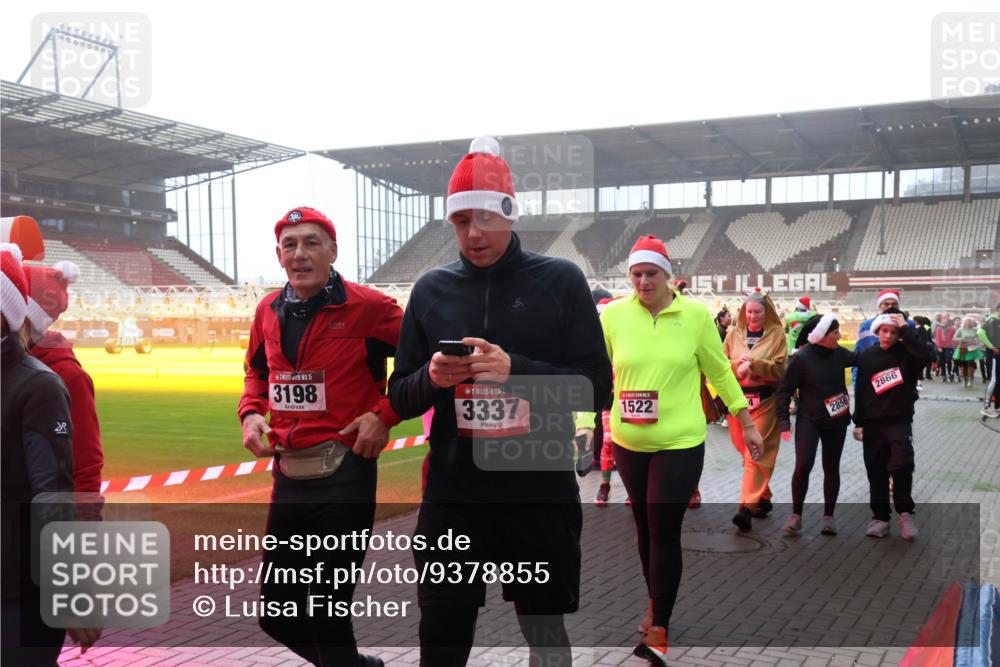 07.12.2025 - St. Pauli X-Mass-Run No. 15 Luisa Fischer http://msf.ph/oto/9378855 07.12.2025 10:05:40 Ziel 15, 3198, 3337, 1522, 2866, 114, 202, 210, 292, 543, 668, 699, 950, 1121, 1217, 1316, 1374, 1481, 1661, 1761, 1973, 1991, 2168, 2249, 2856, 2866, 3186, 3307, 3311, 3386, 4036, 4556, 4558 meine-sportfotos.de