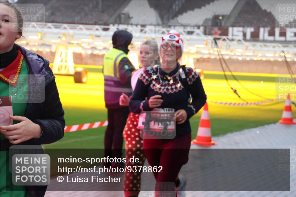 07.12.2025 - St. Pauli X-Mass-Run No. 15 Luisa Fischer http://msf.ph/oto/9378862 07.12.2025 11:10:20 Ziel 5, 1163, 59, 66, 266, 330, 696, 720, 737, 753, 755, 814, 863, 971, 1084, 1157, 1163, 1463, 1579, 1582, 1851, 1870, 1945, 1974, 2042, 3151, 4190, 4191 meine-sportfotos.de