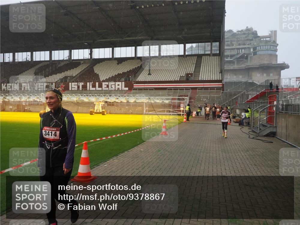 07.12.2025 - St. Pauli X-Mass-Run No. 15 Fabian Wolf http://msf.ph/oto/9378867 07.12.2025 10:07:16 Ziel 421, 517, 685, 792, 1187, 1572, 2983, 3414, 3945 meine-sportfotos.de