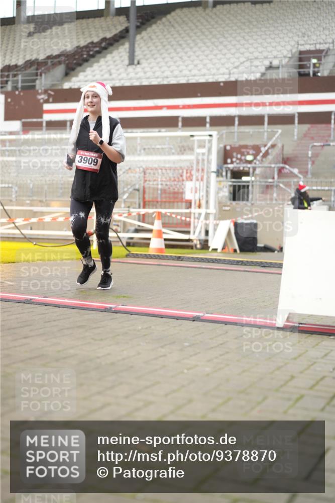 07.12.2025 - St. Pauli X-Mass-Run No. 15 Patografie http://msf.ph/oto/9378870 07.12.2025 10:11:35 Ziel 670, 2909, 3085, 3909, 4662 meine-sportfotos.de