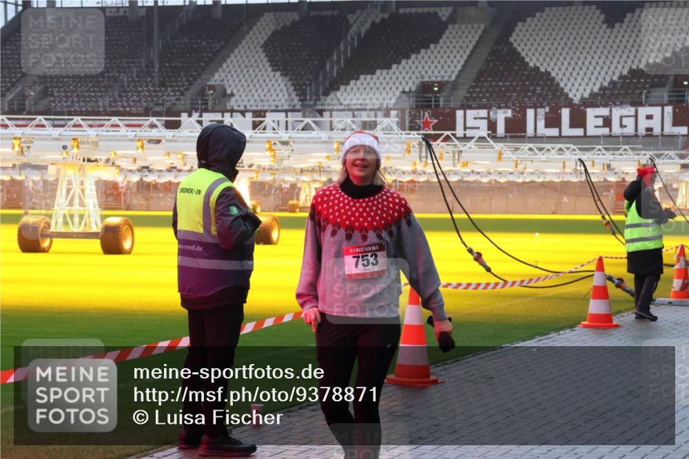 07.12.2025 - St. Pauli X-Mass-Run No. 15 Luisa Fischer http://msf.ph/oto/9378871 07.12.2025 11:10:28 Ziel 15, 753, 42, 66, 696, 720, 737, 753, 755, 814, 863, 980, 1157, 1163, 1298, 1299, 1579, 1582, 2371 meine-sportfotos.de