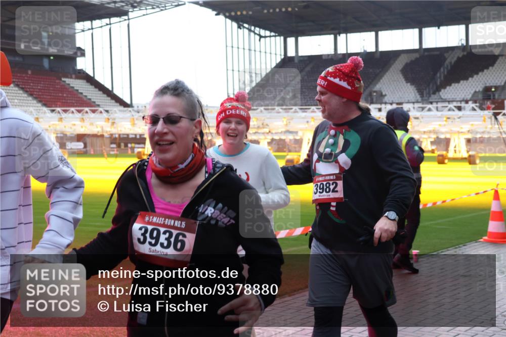 07.12.2025 - St. Pauli X-Mass-Run No. 15 Luisa Fischer http://msf.ph/oto/9378880 07.12.2025 10:31:17 Ziel 15, 3936, 5, 3982, 594, 601, 608, 1015, 1075, 1698, 1700, 2537, 2910, 3936, 3940, 3982, 3986, 4464, 4845, 4847 meine-sportfotos.de