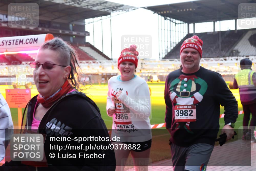 07.12.2025 - St. Pauli X-Mass-Run No. 15 Luisa Fischer http://msf.ph/oto/9378882 07.12.2025 10:31:18 Ziel 15, 3936, 3986, 5, 3982, 594, 601, 608, 1015, 1075, 1698, 1700, 2537, 2910, 3936, 3940, 3982, 3986, 4464, 4845, 4847 meine-sportfotos.de