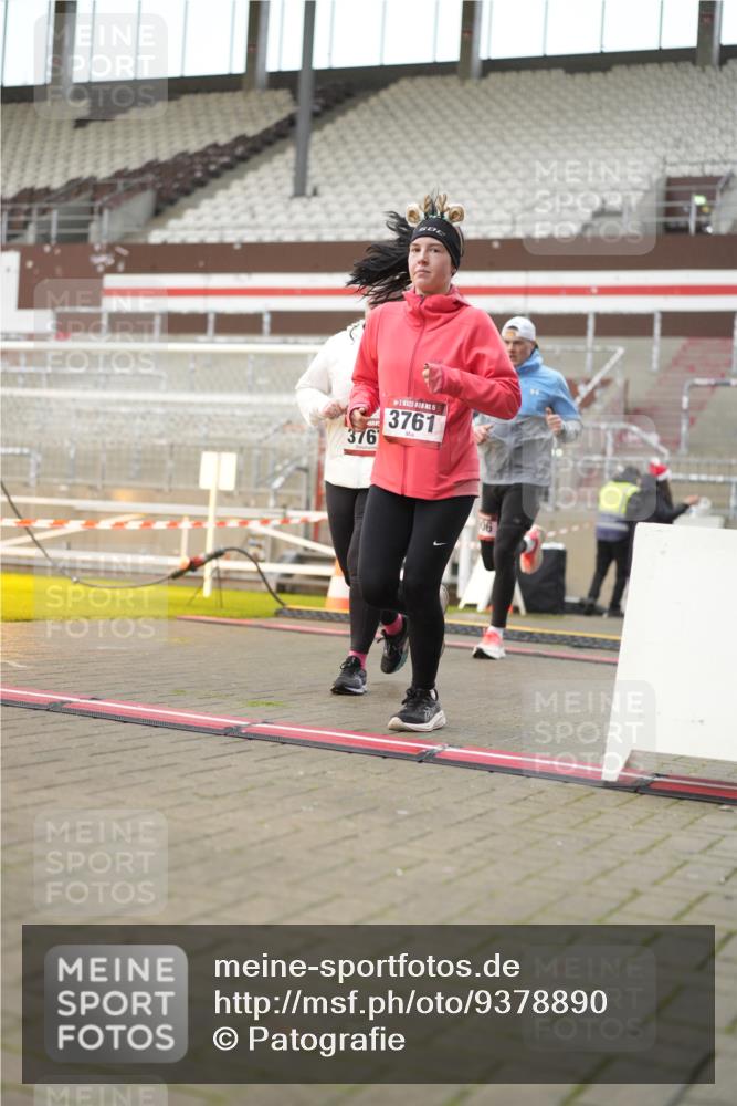 07.12.2025 - St. Pauli X-Mass-Run No. 15 Patografie http://msf.ph/oto/9378890 07.12.2025 10:11:43 Ziel 670, 1687, 2906, 2909, 3085, 3761, 3767, 3909, 3932, 3935 meine-sportfotos.de