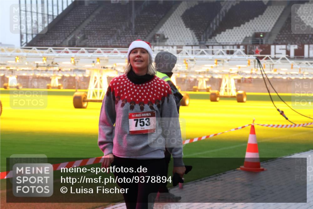 07.12.2025 - St. Pauli X-Mass-Run No. 15 Luisa Fischer http://msf.ph/oto/9378894 07.12.2025 11:10:29 Ziel 15, 753, 42, 53, 696, 720, 737, 753, 755, 814, 863, 980, 1157, 1163, 1298, 1299, 1579, 1582, 1697, 2371 meine-sportfotos.de
