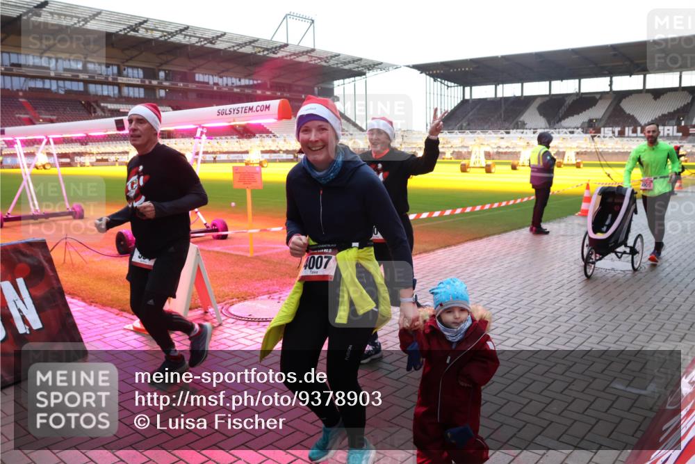 07.12.2025 - St. Pauli X-Mass-Run No. 15 Luisa Fischer http://msf.ph/oto/9378903 07.12.2025 10:31:22 Ziel 4007, 4009, 594, 601, 608, 1015, 1075, 1545, 1698, 1700, 2073, 2172, 2537, 2914, 3889, 3936, 3940, 3982, 3986, 4464, 4845, 4847 meine-sportfotos.de