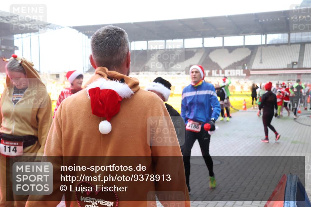 07.12.2025 - St. Pauli X-Mass-Run No. 15 Luisa Fischer http://msf.ph/oto/9378913 07.12.2025 10:05:43 Ziel 114, 3186, 114, 202, 210, 292, 543, 668, 699, 950, 1121, 1217, 1316, 1374, 1481, 1661, 1761, 1973, 1991, 2168, 2249, 2856, 2866, 3186, 3231, 3307, 3311, 3386, 4036, 4552, 4555, 4556, 4558 meine-sportfotos.de