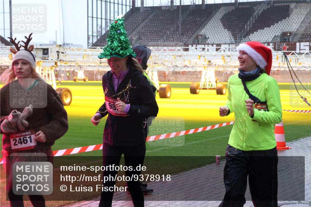 07.12.2025 - St. Pauli X-Mass-Run No. 15 Luisa Fischer http://msf.ph/oto/9378918 07.12.2025 11:10:45 Ziel 15, 2461, 98, 29, 30, 31, 42, 49, 53, 122, 134, 696, 720, 737, 745, 753, 755, 863, 980, 1064, 1066, 1163, 1298, 1299, 1380, 1398, 1692, 1694, 1697, 1739, 1740, 2371, 3124, 3136 meine-sportfotos.de