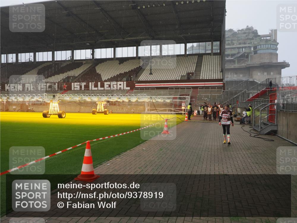 07.12.2025 - St. Pauli X-Mass-Run No. 15 Fabian Wolf http://msf.ph/oto/9378919 07.12.2025 10:07:18 Ziel 256, 265, 272, 517, 657, 685, 1187, 1234, 1572, 2983, 3414, 3945 meine-sportfotos.de