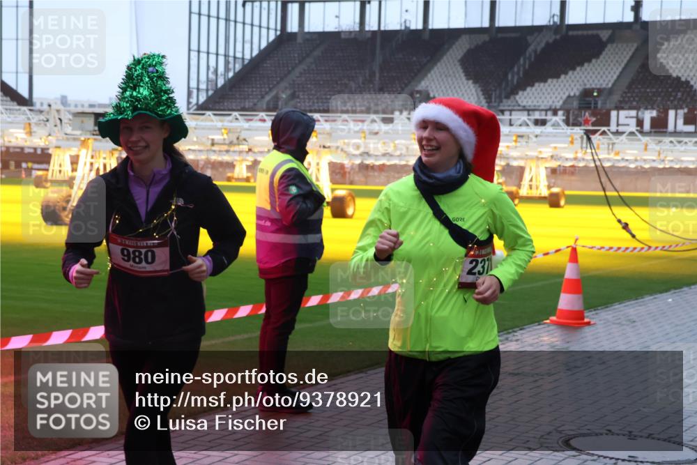 07.12.2025 - St. Pauli X-Mass-Run No. 15 Luisa Fischer http://msf.ph/oto/9378921 07.12.2025 11:10:45 Ziel 980, 231, 29, 30, 31, 42, 49, 53, 122, 134, 696, 720, 737, 745, 753, 755, 863, 980, 1064, 1066, 1163, 1298, 1299, 1380, 1398, 1692, 1694, 1697, 1739, 1740, 2371, 3124, 3136 meine-sportfotos.de