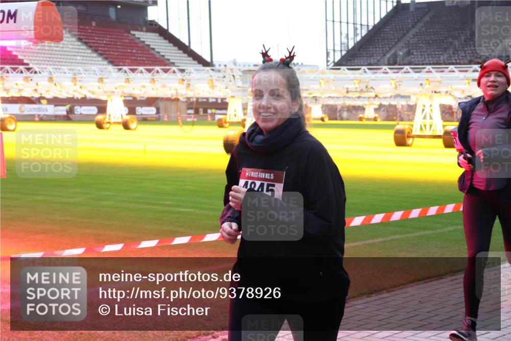 07.12.2025 - St. Pauli X-Mass-Run No. 15 Luisa Fischer http://msf.ph/oto/9378926 07.12.2025 10:31:30 Ziel 15, 4045, 343, 594, 601, 608, 1015, 1075, 1545, 1698, 1700, 2073, 2171, 2172, 2537, 2914, 3889, 3936, 3940, 3982, 3986, 4464, 4845, 4847 meine-sportfotos.de