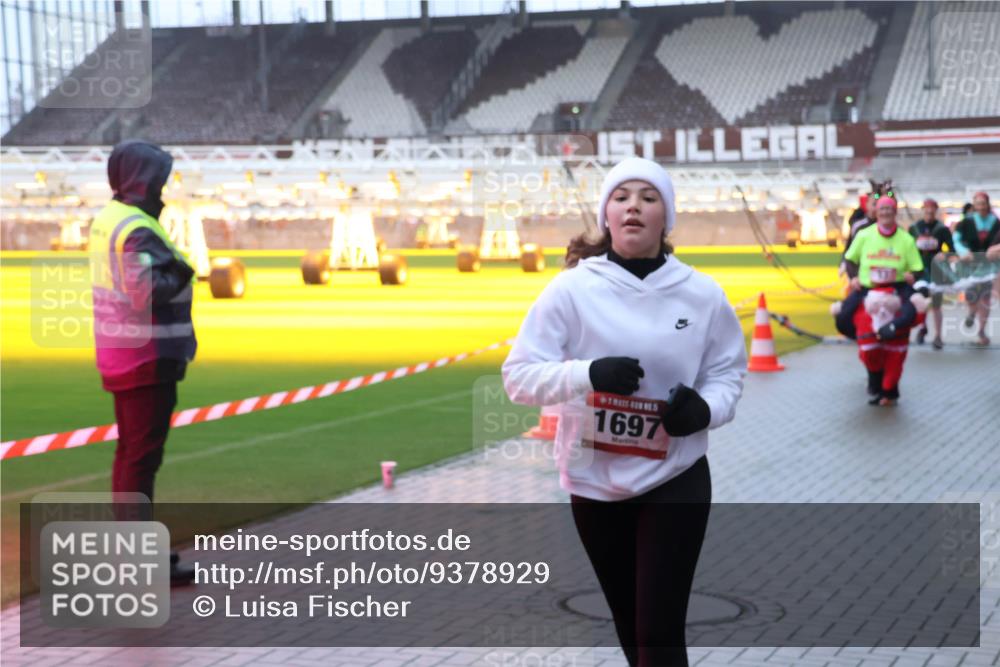07.12.2025 - St. Pauli X-Mass-Run No. 15 Luisa Fischer http://msf.ph/oto/9378929 07.12.2025 11:10:46 Ziel 1697, 29, 30, 31, 42, 49, 53, 122, 134, 720, 737, 745, 753, 755, 980, 1064, 1066, 1163, 1298, 1299, 1380, 1398, 1692, 1694, 1697, 1739, 1740, 2371, 3124, 3136 meine-sportfotos.de