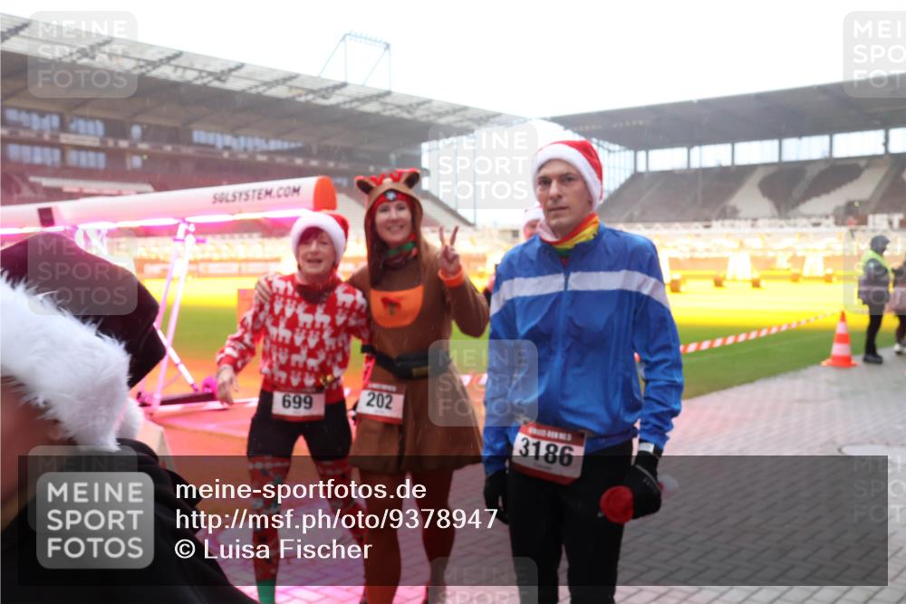07.12.2025 - St. Pauli X-Mass-Run No. 15 Luisa Fischer http://msf.ph/oto/9378947 07.12.2025 10:05:46 Ziel 699, 202, 3186, 1, 114, 123, 202, 210, 292, 385, 543, 668, 699, 945, 950, 1121, 1215, 1222, 1316, 1374, 1481, 1661, 1761, 1973, 1991, 2168, 2249, 2856, 2866, 3186, 3231, 3307, 3311, 3386, 4036, 4552, 4555, 4556, 4558, 4559, 4560 meine-sportfotos.de