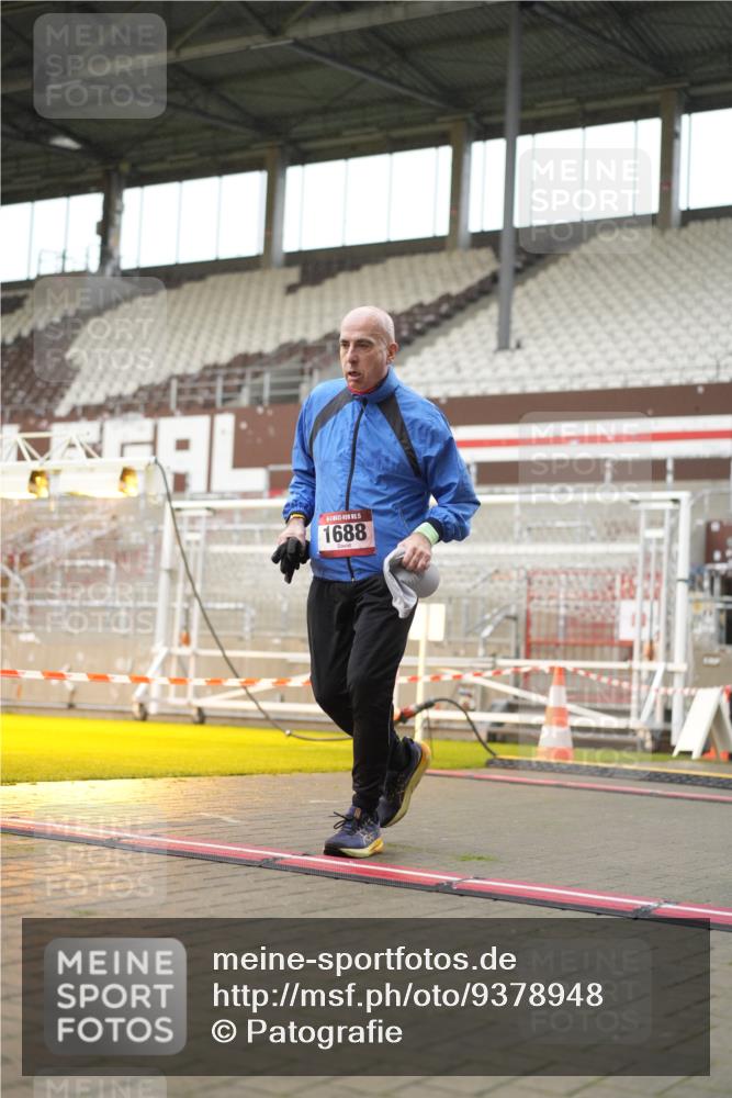 07.12.2025 - St. Pauli X-Mass-Run No. 15 Patografie http://msf.ph/oto/9378948 07.12.2025 10:11:50 Ziel 756, 1687, 1688, 2177, 2906, 3761, 3767, 3909, 3932, 3935 meine-sportfotos.de