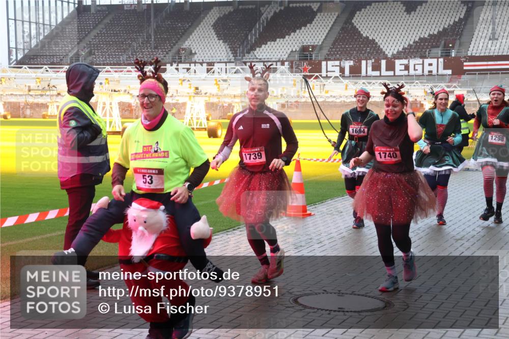 07.12.2025 - St. Pauli X-Mass-Run No. 15 Luisa Fischer http://msf.ph/oto/9378951 07.12.2025 11:10:50 Ziel 15, 53, 1739, 1694, 5, 1740, 1298, 29, 30, 31, 42, 49, 53, 122, 134, 745, 753, 755, 980, 1064, 1066, 1298, 1299, 1380, 1398, 1626, 1692, 1694, 1697, 1739, 1740, 2371, 3124, 3136 meine-sportfotos.de