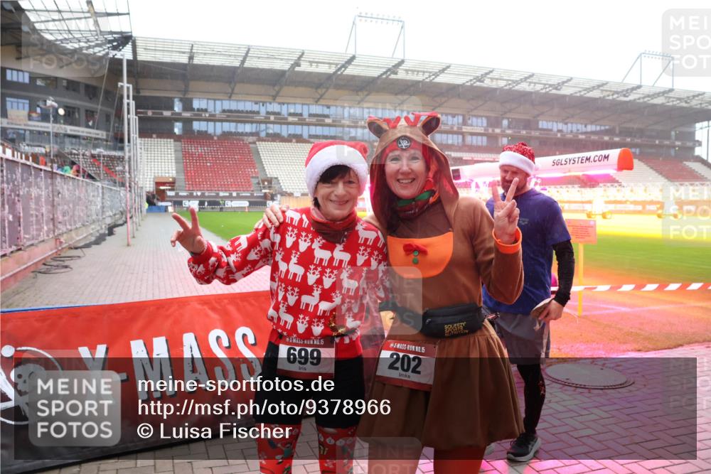 07.12.2025 - St. Pauli X-Mass-Run No. 15 Luisa Fischer http://msf.ph/oto/9378966 07.12.2025 10:05:48 Ziel 15, 699, 15, 202, 114, 123, 202, 210, 292, 363, 385, 543, 668, 699, 945, 950, 1121, 1215, 1222, 1316, 1374, 1481, 1661, 1761, 1973, 1991, 2168, 2249, 2856, 2866, 3186, 3231, 3307, 3311, 3386, 4036, 4552, 4555, 4556, 4558, 4559, 4560 meine-sportfotos.de