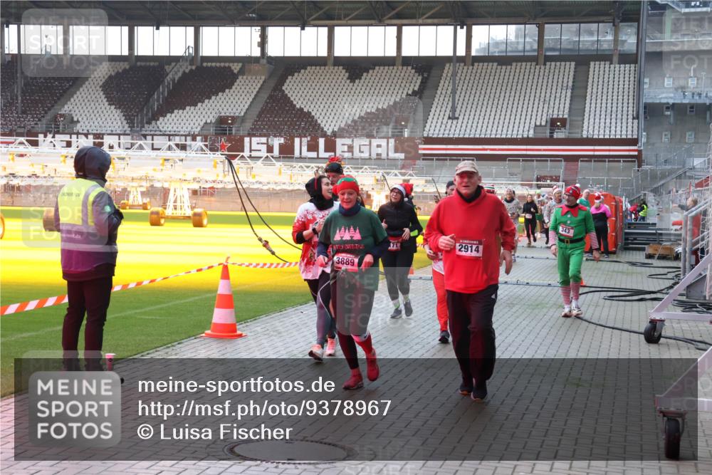 07.12.2025 - St. Pauli X-Mass-Run No. 15 Luisa Fischer http://msf.ph/oto/9378967 07.12.2025 10:31:55 Ziel 3889, 71, 2914, 343, 343, 1545, 1818, 2073, 2171, 2172, 2352, 2540, 2541, 2914, 3889, 3895, 3896, 3897, 4412, 4467, 4518, 4519, 4520 meine-sportfotos.de