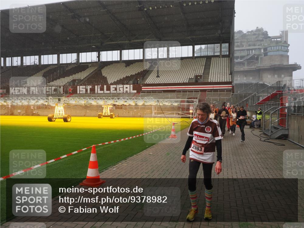 07.12.2025 - St. Pauli X-Mass-Run No. 15 Fabian Wolf http://msf.ph/oto/9378982 07.12.2025 10:07:22 Ziel 256, 265, 272, 517, 657, 685, 716, 767, 1187, 1234, 2983, 3414 meine-sportfotos.de
