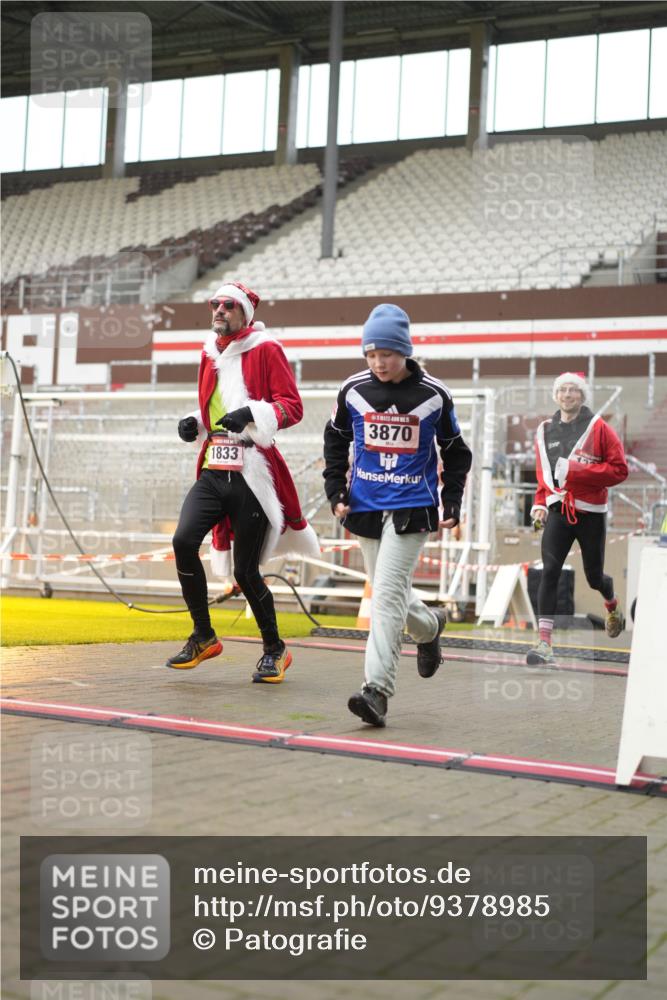 07.12.2025 - St. Pauli X-Mass-Run No. 15 Patografie http://msf.ph/oto/9378985 07.12.2025 10:11:56 Ziel 756, 1389, 1687, 1688, 1833, 2177, 2906, 3761, 3767, 3870, 3932, 3935, 4658 meine-sportfotos.de