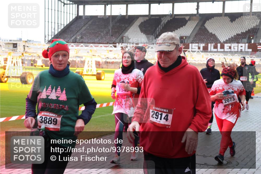 07.12.2025 - St. Pauli X-Mass-Run No. 15 Luisa Fischer http://msf.ph/oto/9378993 07.12.2025 10:31:58 Ziel 3889, 154, 15, 2914, 2073, 1818, 343, 1545, 1818, 2073, 2171, 2172, 2352, 2418, 2540, 2541, 2914, 3806, 3808, 3889, 3895, 3896, 3897, 3969, 4412, 4467, 4495, 4518, 4519, 4520 meine-sportfotos.de