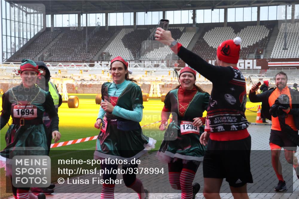 07.12.2025 - St. Pauli X-Mass-Run No. 15 Luisa Fischer http://msf.ph/oto/9378994 07.12.2025 11:10:53 Ziel 15, 1694, 1298, 29, 30, 31, 42, 49, 53, 122, 134, 745, 753, 980, 1064, 1066, 1298, 1299, 1380, 1398, 1584, 1626, 1692, 1694, 1697, 1739, 1740, 2371, 3124, 3136, 4574 meine-sportfotos.de