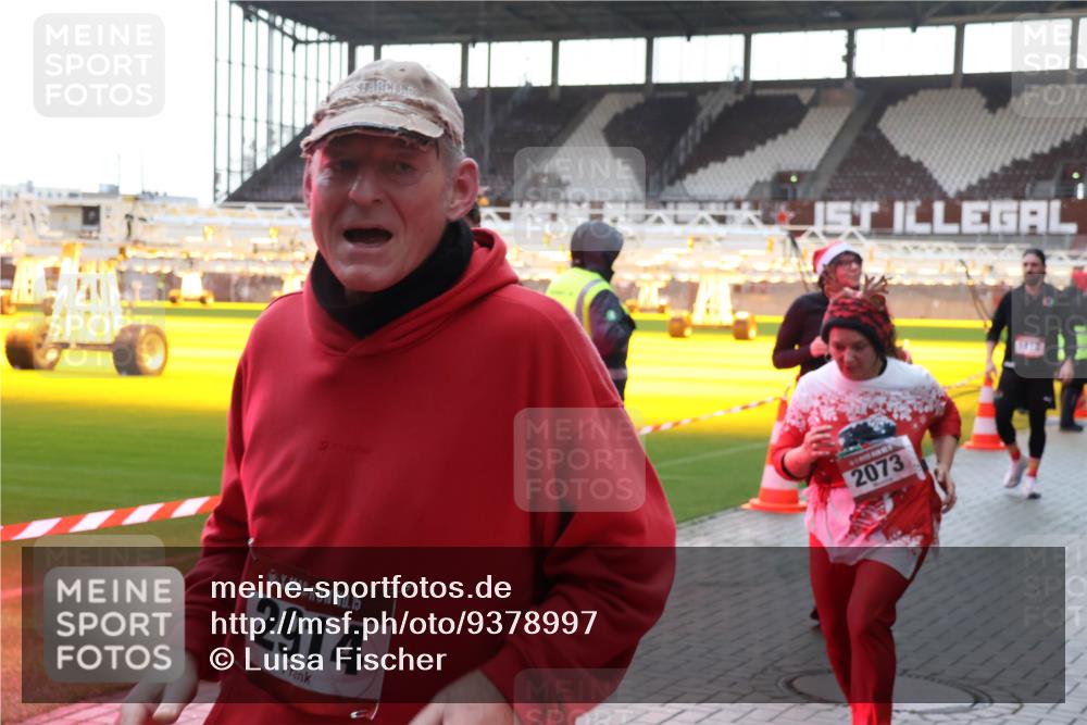07.12.2025 - St. Pauli X-Mass-Run No. 15 Luisa Fischer http://msf.ph/oto/9378997 07.12.2025 10:31:59 Ziel 15, 2914, 2073, 343, 1545, 1818, 2073, 2171, 2172, 2352, 2418, 2540, 2541, 2914, 3806, 3808, 3889, 3895, 3896, 3897, 3969, 4412, 4467, 4484, 4495, 4504, 4518, 4519, 4520 meine-sportfotos.de