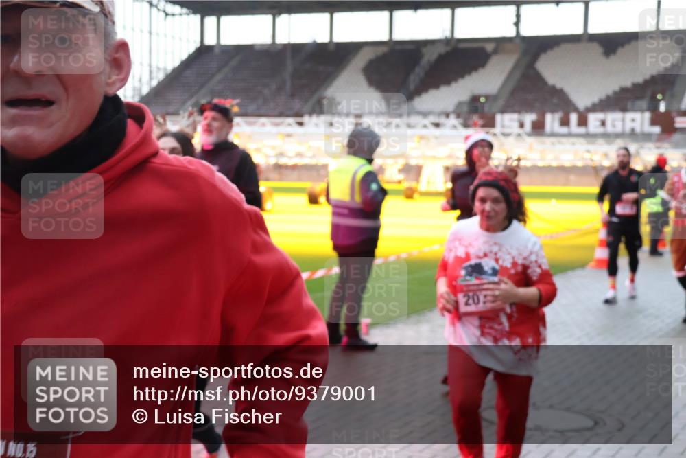 07.12.2025 - St. Pauli X-Mass-Run No. 15 Luisa Fischer http://msf.ph/oto/9379001 07.12.2025 10:31:59 Ziel 15, 2015, 343, 1545, 1818, 2073, 2171, 2172, 2352, 2418, 2540, 2541, 2914, 3806, 3808, 3889, 3895, 3896, 3897, 3969, 4412, 4467, 4484, 4495, 4504, 4518, 4519, 4520 meine-sportfotos.de