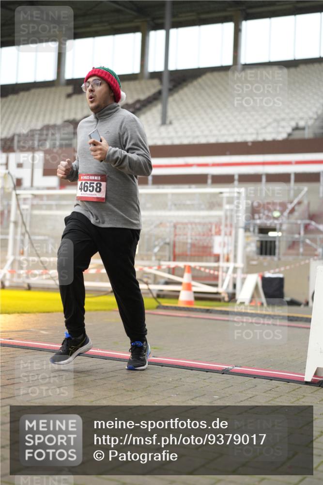 07.12.2025 - St. Pauli X-Mass-Run No. 15 Patografie http://msf.ph/oto/9379017 07.12.2025 10:11:59 Ziel 756, 1389, 1526, 1687, 1688, 1833, 2177, 2906, 3870, 3932, 3935, 4658 meine-sportfotos.de